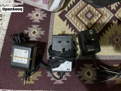 شواحن ومحولات شغلات فحص اي واحد ب5د معظمهم اصلي الفولت. من12فولت ل19.5 فولت توشيبا 3