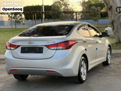 Hyundai Elantra Standard 4