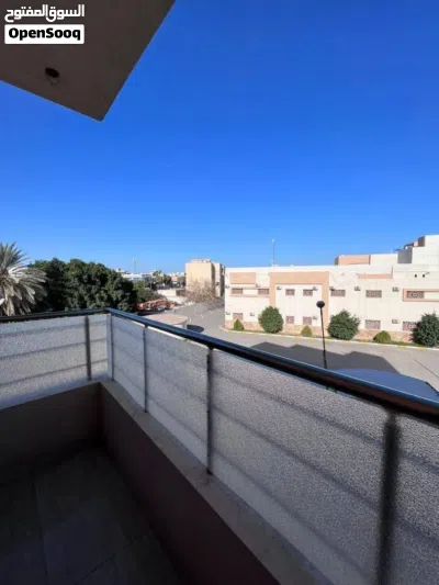 شقة مفروشة للإيجار ( مطلوب اجانب فقط ) الموقع: راس حسن 3500 3