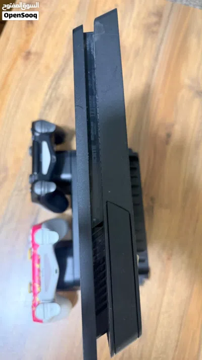 PS4 نظيف جدًا أخو الجديد، استخدام خفيف، فحص بأي مكان، السعر 290 ألف وبيه مجال، العامرية. 4