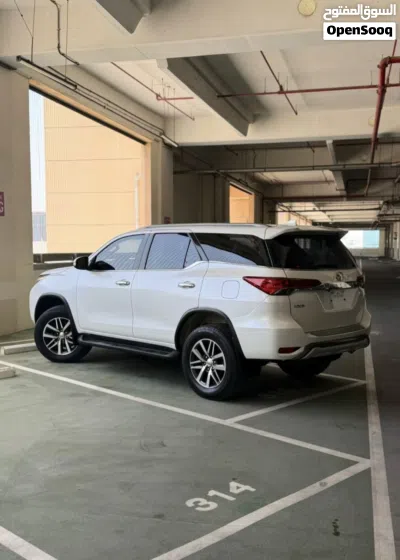 Toyota Fortuner SR5 3