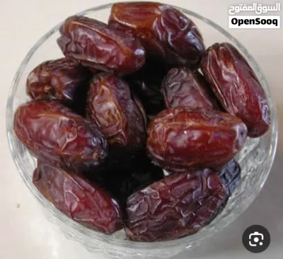 تمر اسود يوجد لدينا كميه الكيلو بي 10 ريال 4