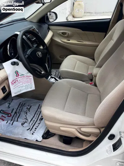 Toyota Yaris E 2