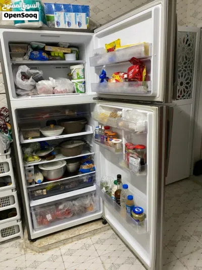Samsung fridge with twin cooling technology. Size: 750 litres. Expat leaving Oman, 4
