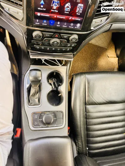 Jeep Grand Cherokee Standard 2