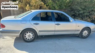 مرسيدس بنز الفئة-E E 200 4