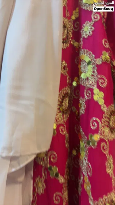 فستان وردي مع الشيله والحزام 4