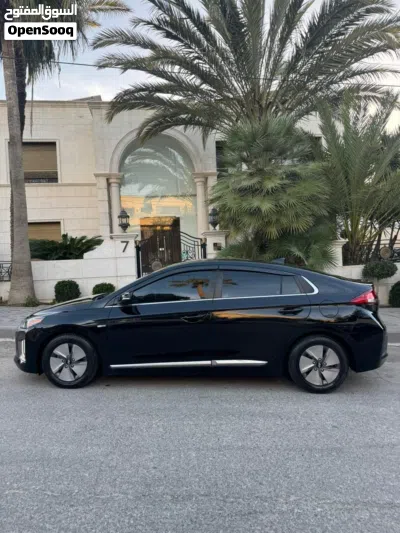 Hyundai Ioniq Standard 3