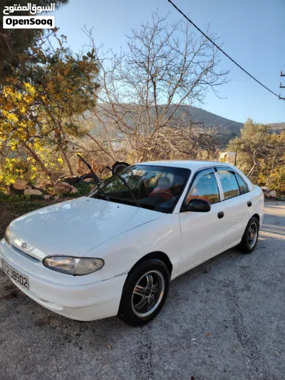 Hyundai Accent Standard 3