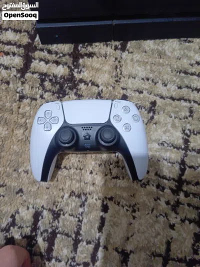 بلايستيشن 4 فات معدل مع 3 ايادي بحالة ممتازة و نظيفه جدا والسعر قابل للتفاوض الوصف مهم جدا جدا 3