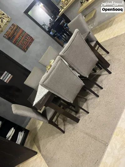 طاوله بحاله ممتازه لا يوجد اي تكسير للبيع 2