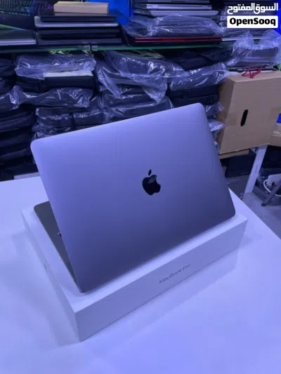 للبيع MacBook Pro 2020 بحالة ممتازة ونظيف جدًا المعالج: Apple M1 الرام: 8GB 4