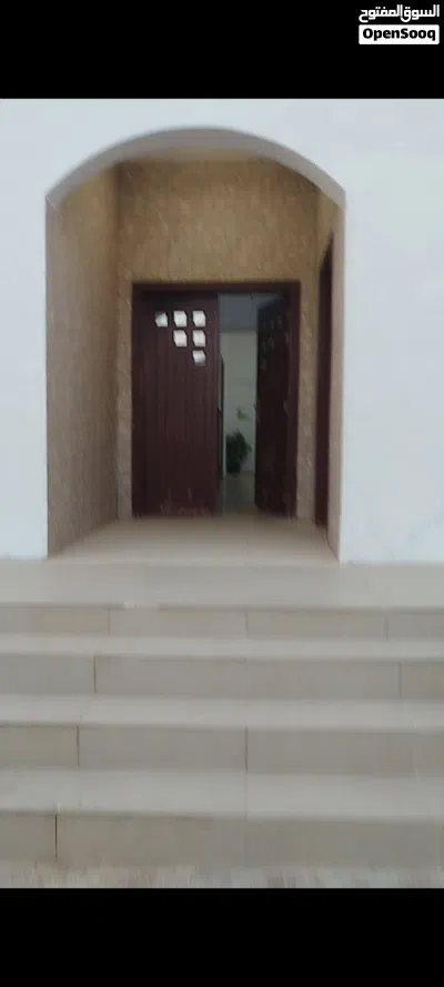طابق ارضي للايجار بالمعبيلة عند كليه الخليج 3