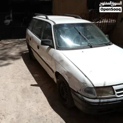 Opel Astra Standard 2
