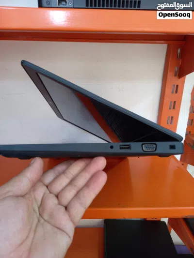 الشاشة لمس . dell . المعالج كور اي 7 الجيل 7 من فئة HQ . الهارد 256 ssd الرام 8 4