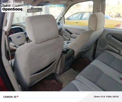 Ford Explorer Base 2