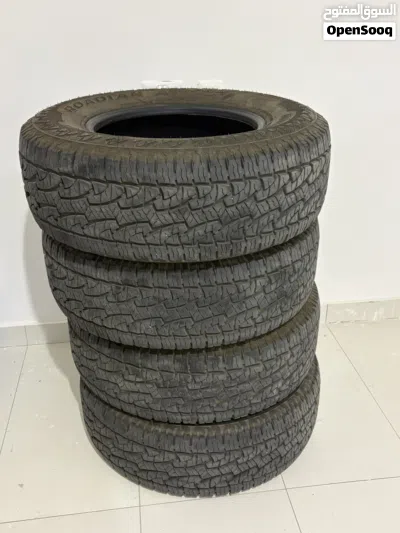 للبيع اربع تواير ربع حجري حجم 285/70/17 2