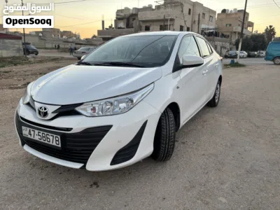 Toyota Yaris E 2