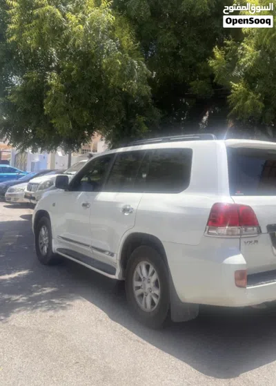 Toyota Land Cruiser VXR 2