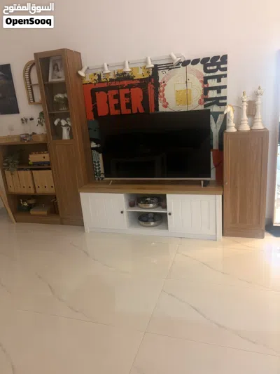 طاول تلفزيون مع طاوله قهوه نظيفه جداً مافيها اي عيب استخدام 8 اشهر 2