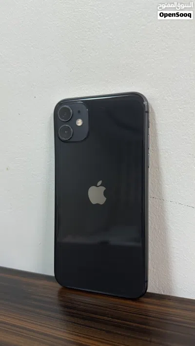 آيفون11 128GB مستعمل مع 8كفرات سعر 80ريال قابل 2