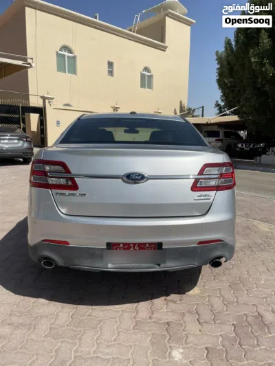 Ford Taurus SE 2