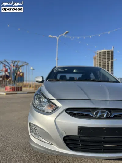Hyundai Accent Standard 3