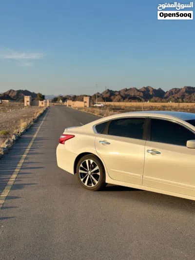 Nissan Altima SR 4