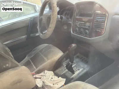 Mitsubishi Pajero GLS 2