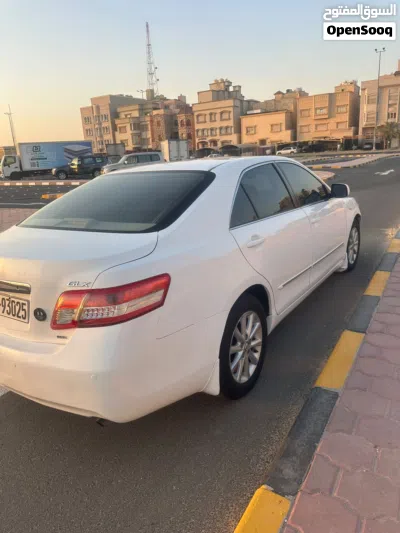 Toyota Camry GLE 4