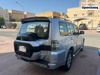 ميتسوبيشي باجيرو GLS 2