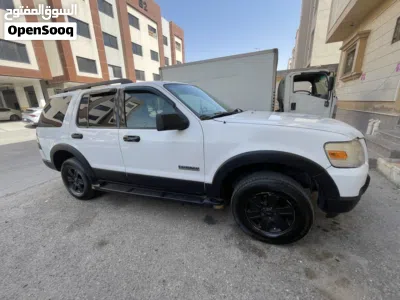 Ford Explorer XLT 4