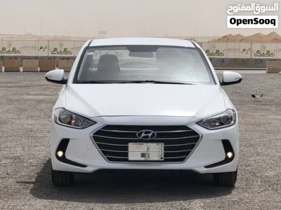 Hyundai Elantra Standard 2