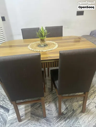 ميز طعام اربع كراسي جديد ونظيف مشتري 3