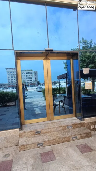 محل للايجار داخل فندق بريستول السعادة مساحته 55 متى مربع ومجهز بجمع المرافق 2
