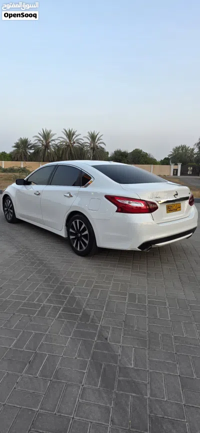 Nissan Altima SV 4