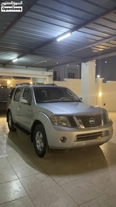 Nissan Pathfinder XE 4