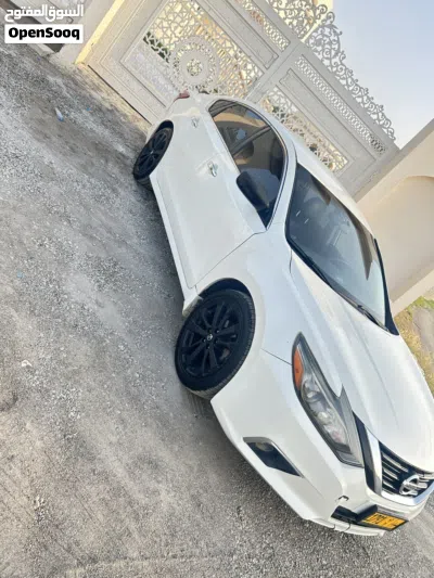 Nissan Altima SR 2
