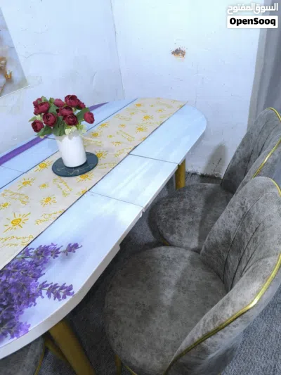ميز طعام نضيف كلش يحتوي ع3كراسي نضام سلايت 4
