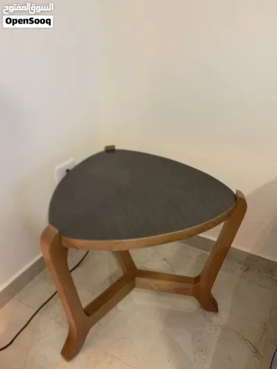 طقم طاولات أنيق ( طاولة كبيرة وطاولتين على الجنب) بسعر مغري. 3