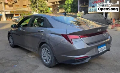 Hyundai Elantra Standard 4