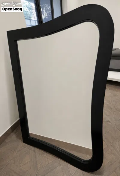 مرايا عصرية مع اطار خشبي لامع Modern mirrors with a glossy black wooden frame 3