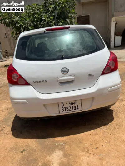 Nissan Versa Standard 2