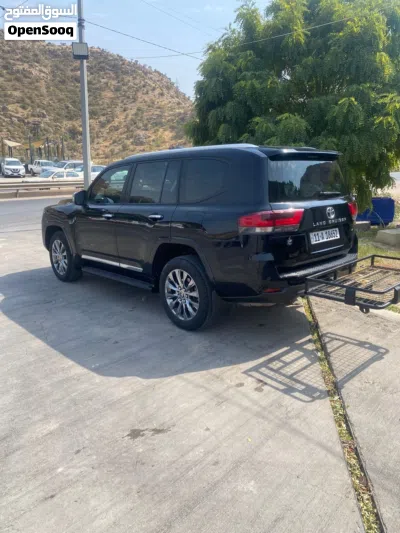 Toyota Land Cruiser GXR 2