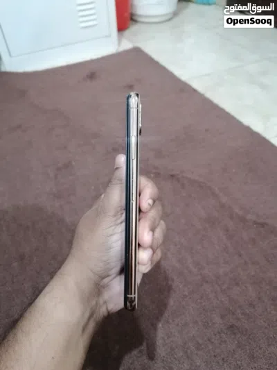 Apple iPhone XS Max 4