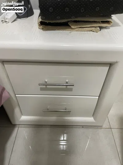 سرير و 2 كومدينا صغير واحد كومدينا كبير 4