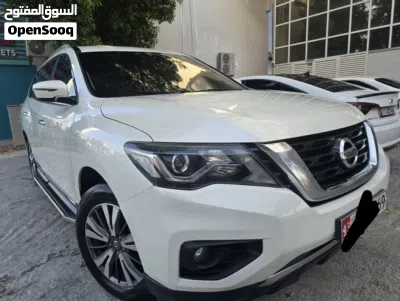 Nissan Pathfinder Standard 2