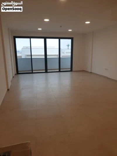 Large 2BHK with 3 toilets & balcony شقة 2BHK واسعة 3 حمامات والبالكونة تطل علي ملعب القولف 3