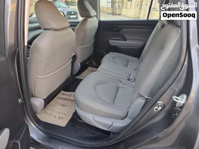 Toyota Highlander LE 2