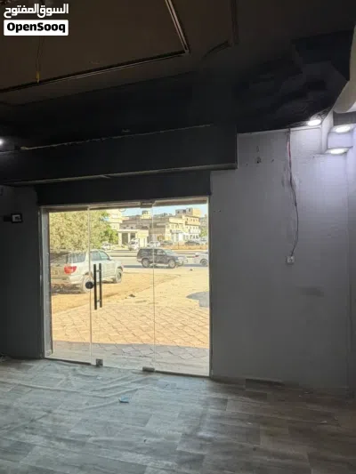 محل للايجار بشارع الخليج على الرئيسي قبالة الجنينة وقرب مفرق الكوبري بشارع الخليج 2